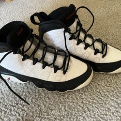 Nike Air Jordan Retro 9 Size 6.5 Youth 
