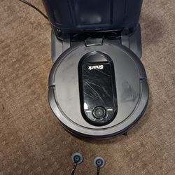 Shark IQ Robot Self-Empty® XL Vacuum with Self-Empty Base