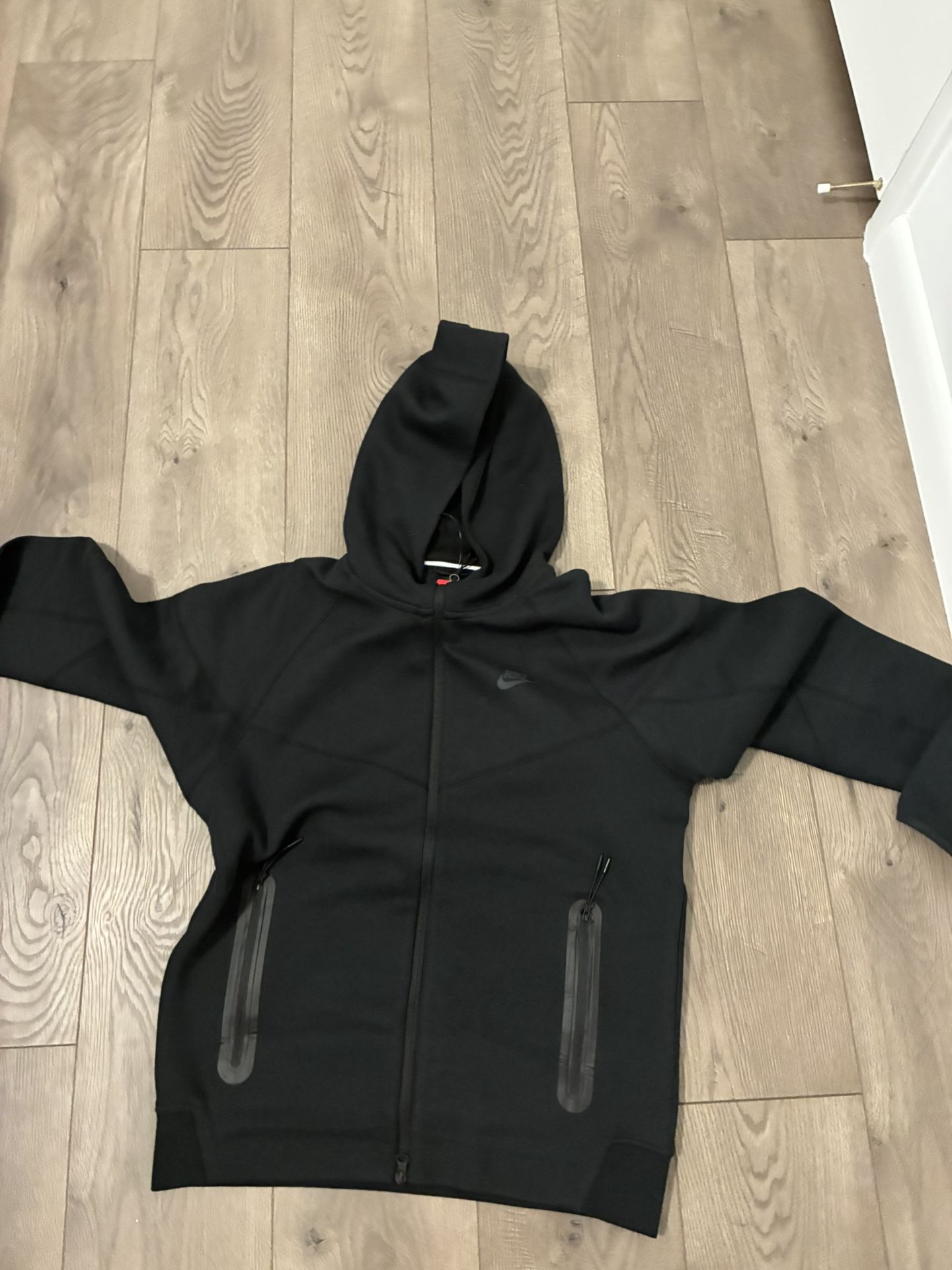 Brand New Nike Tech Large Men