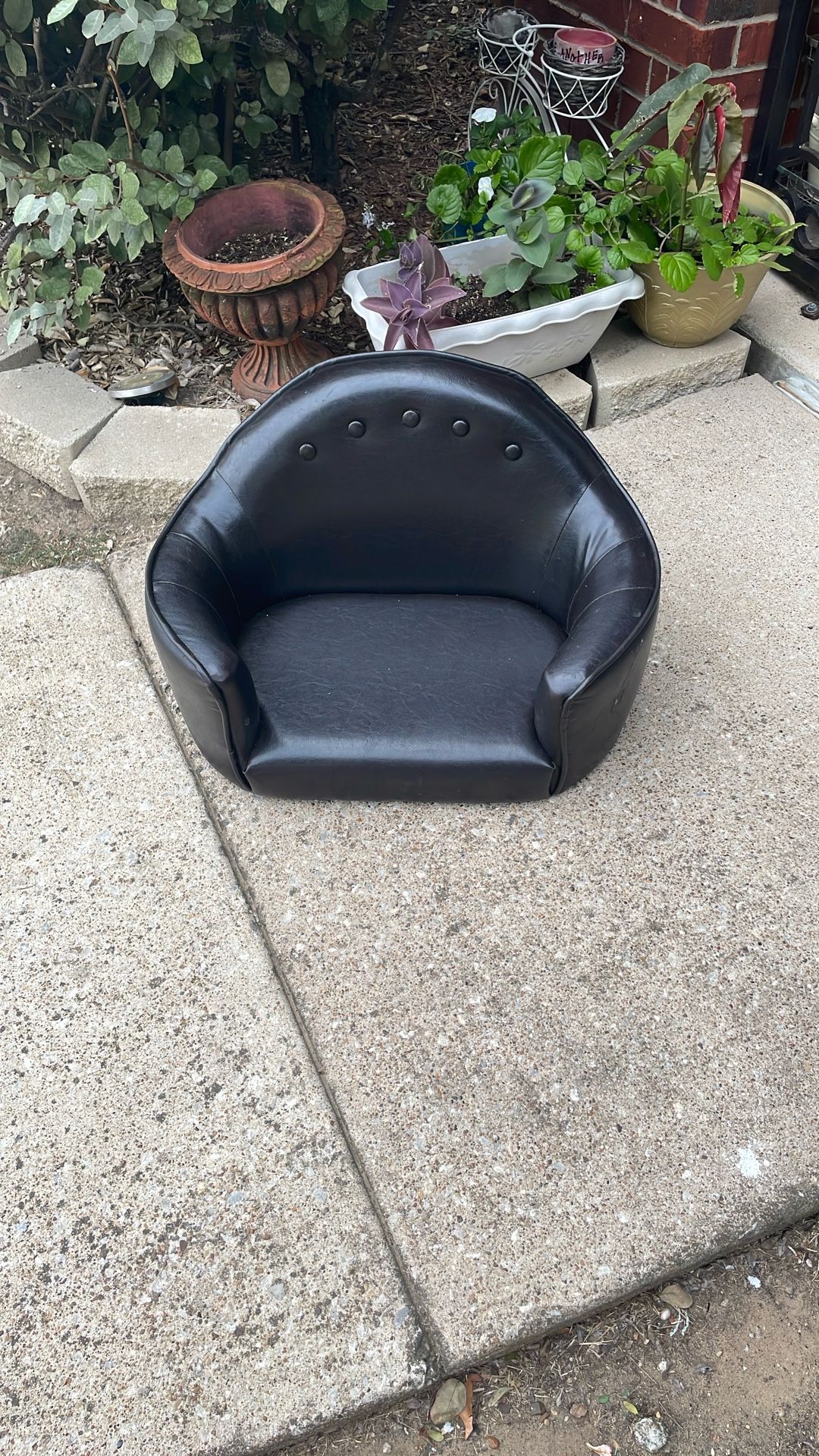 Enchanted Home Pet Bed Like New Black 