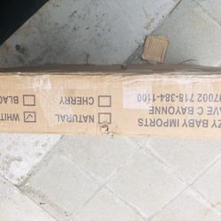 Delta Children Changing Table (white )