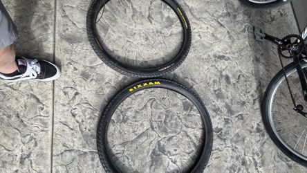 26” maxis dirt tires
