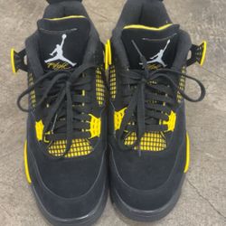 Air Jordan 4 Retro “Thunder” 2023