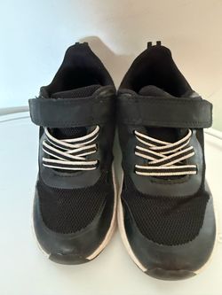 Kids shoes size 9