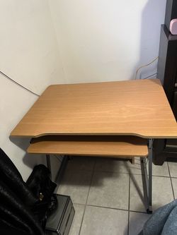 Computer table