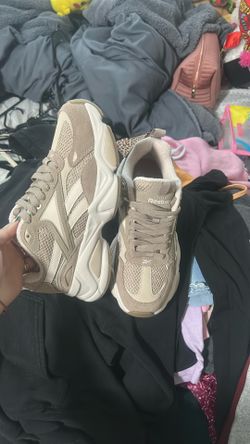 reebok shoes( never worn) size 7.5