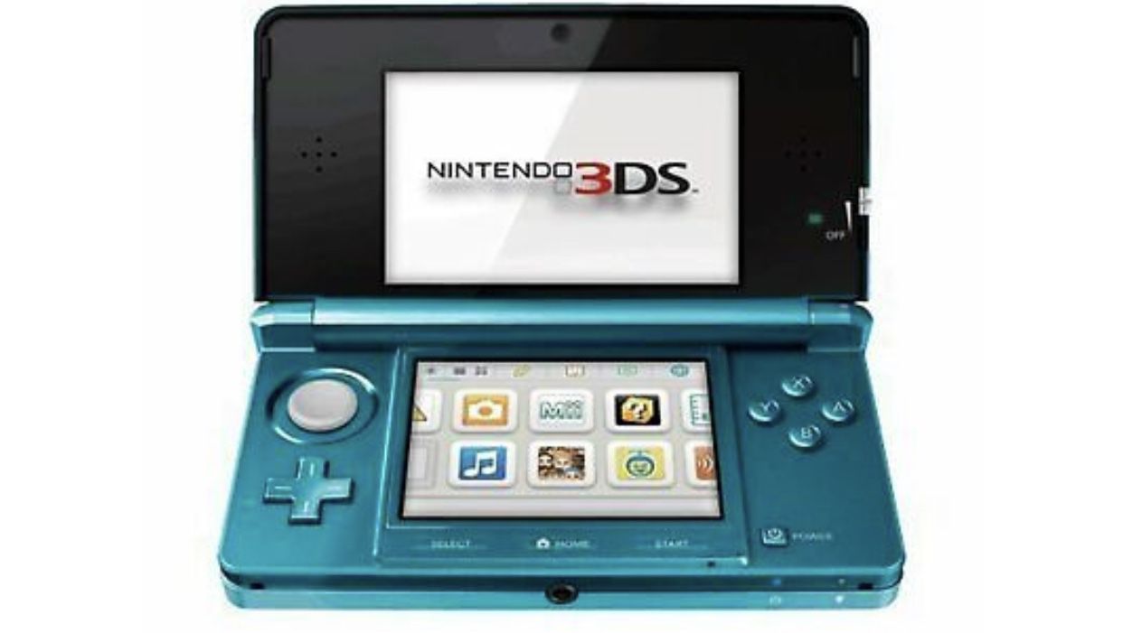 nintendo 3ds with case and games 