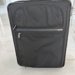 TUMI Carry On Luggage Suitcase Black 21x16x9 Excellent 