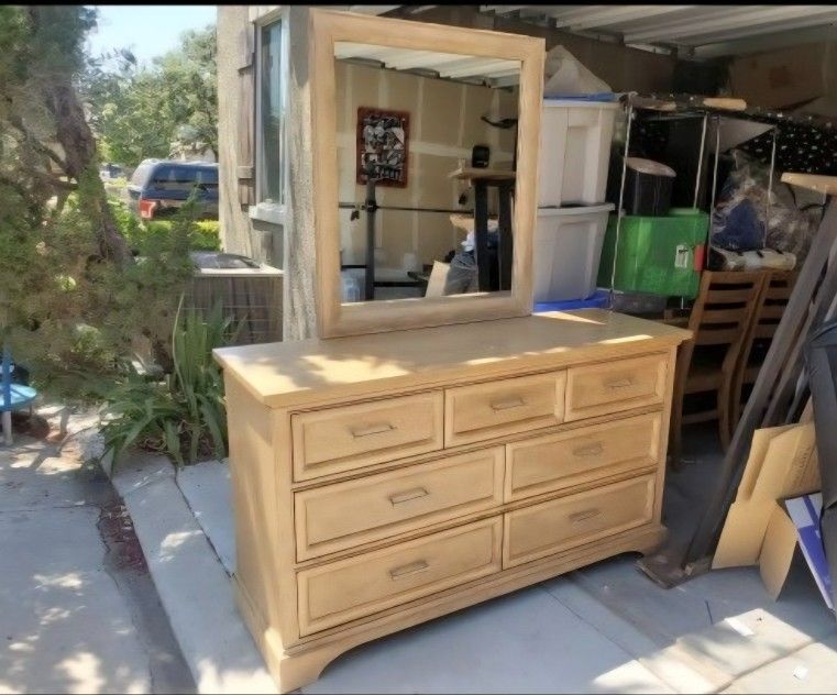 7 Drawer Dresser, Real Wood, Heavy, Mirror Included