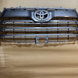 Toyota Tundra 2022-2025 Front Upper Grille Mesh  Genuine OEM 53101-0C110 Excellent Condition 