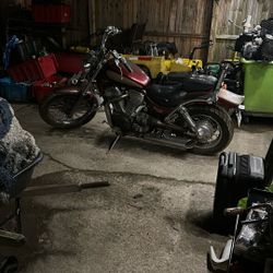 Suzuki intruder