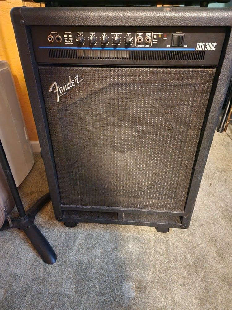 Fender BXR300 C