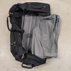 Travel Duffel With Retractable Wheels 