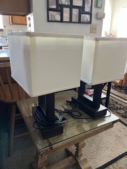 Se Vende Par De Lámparas Con Conectores De Luz 