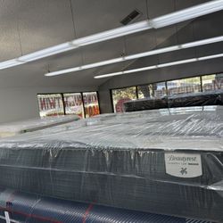 KING SIZE SIMMONS BEAUTYREST HARMONY LUX MATTRESS & BOX SPRINGS BED SET