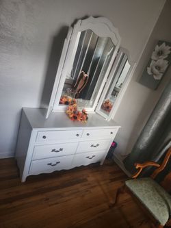 BEAUTIFULL DRESSER
