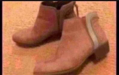Womens boots size 8.5