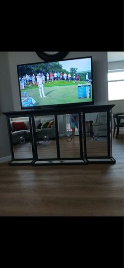 Mirror sideboard in excellent condition