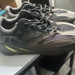 adidas yezzy size 14 de hombre originales en muy buebas condiciones solo le faltan las plantillas