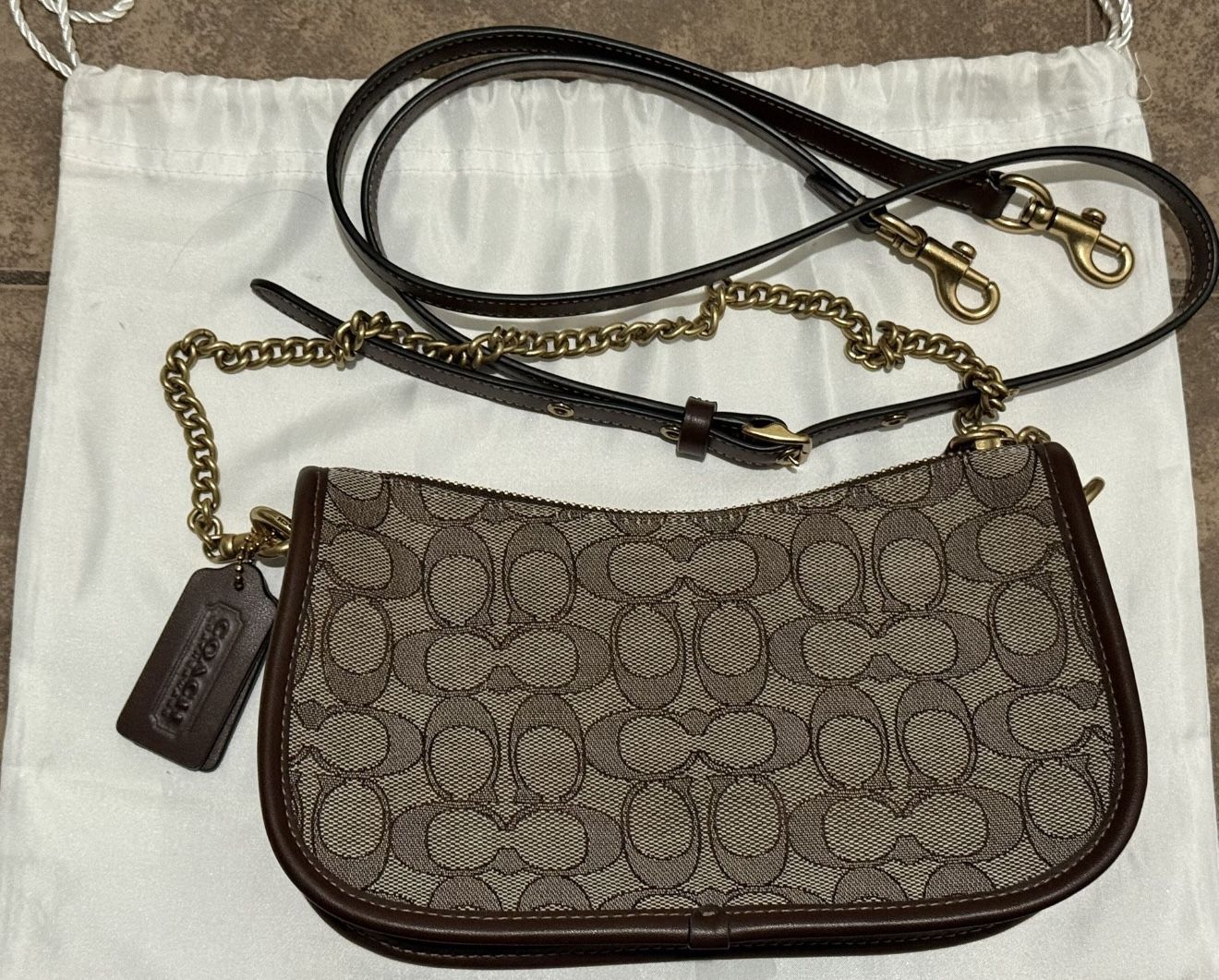 Coach Swinger Bag In Signature Jacquard 
