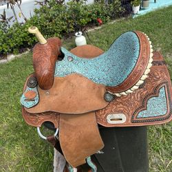 Horse riding saddle   DOUBLET SADLERY It's in perfect condition