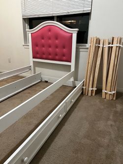Twin bed frame w/trundle