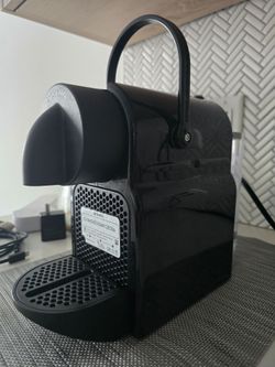 Nespresso De’Longhi Coffee Machine – Black