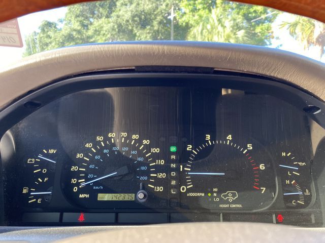 2000 Lexus LX