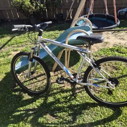 GT Avalanche 3.0 Mountain Bike 