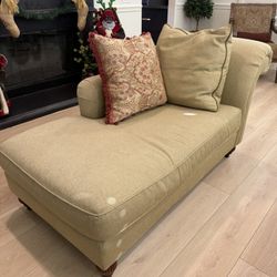 Elegant Upholstered Chaise Lounge Chair w/ Accent Pillows – Excellent Condition