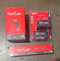 Milwaukee set of 1/4 Impact Driver M18 Fuel, 2 New M18 5.0 Batteries, 3/8 M12 Fuel Ratchet