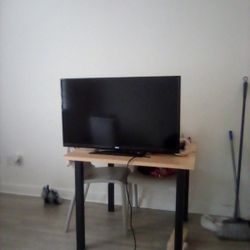 Available 40 Inch RCA Tv ( Happy Saturday)