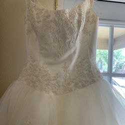 Wedding Dress (Size 10) Beautiful ( Like New)
