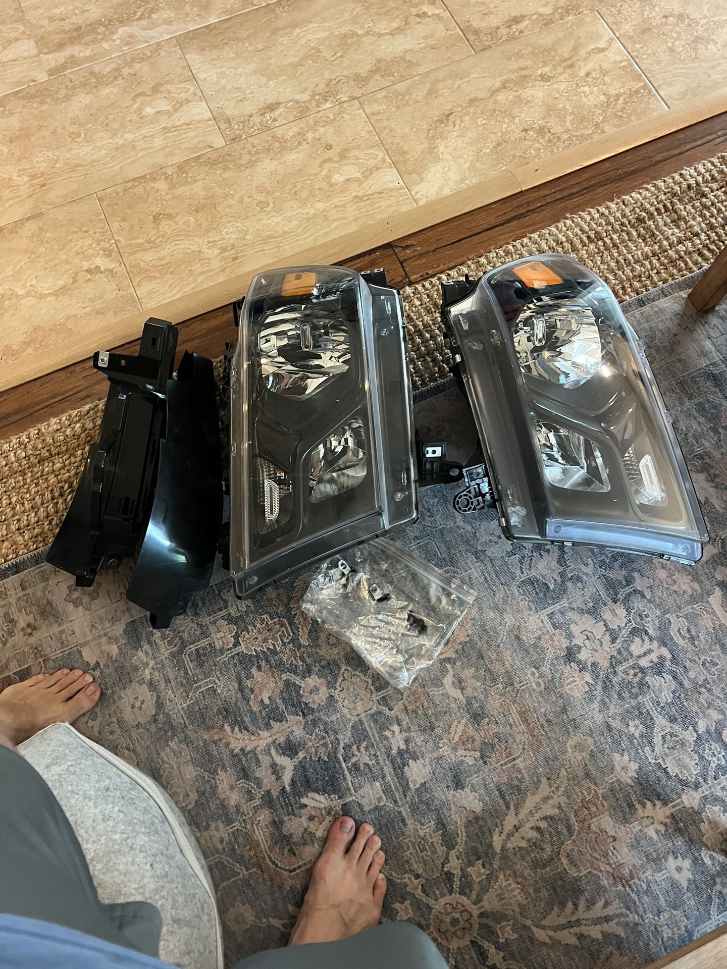 1500 Dodge Ram 2020: (2) Stock Headlights.