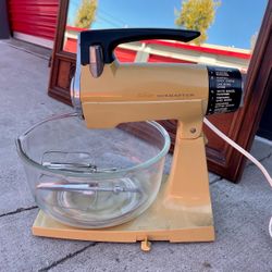 Vintage 70’s Sunbeam mixer 