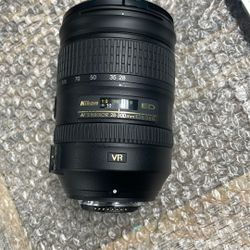 AF-S Nikkor 28-300mm 1:35-5.6G  Lens $400