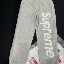 SUPREME Grey Sweats