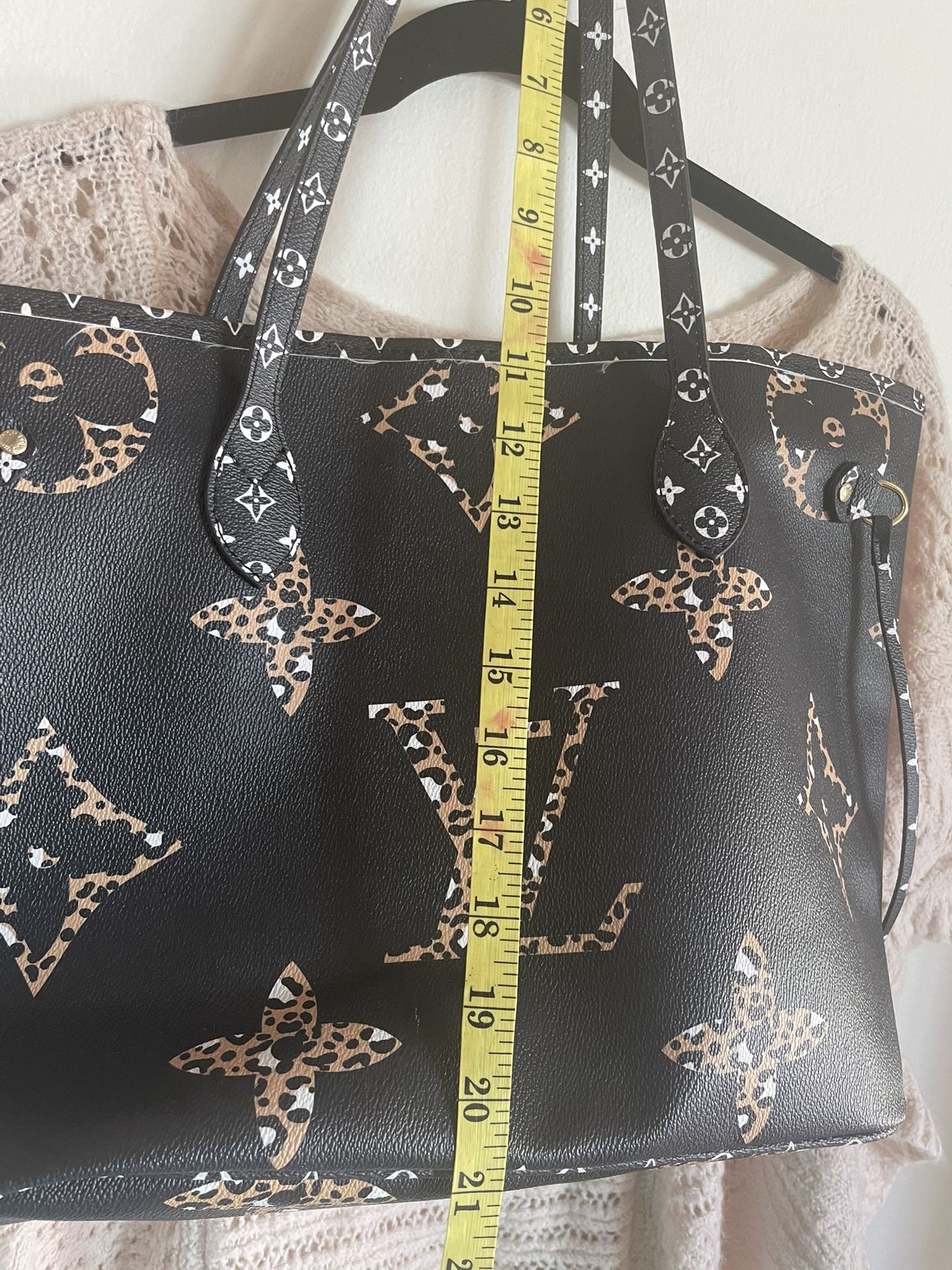 Louis Vuitton NEVERFULL MM JUNGLE-BLACK with detachable zipper wallet for  Sale in Hollywood, FL - OfferUp