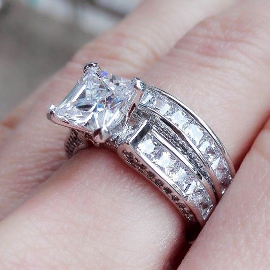 Gorgeous Women's Princess Cut Wedding Engagement Promises Ring Set Size 8