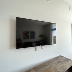 50” RUKO TV w/wall mount- Like New