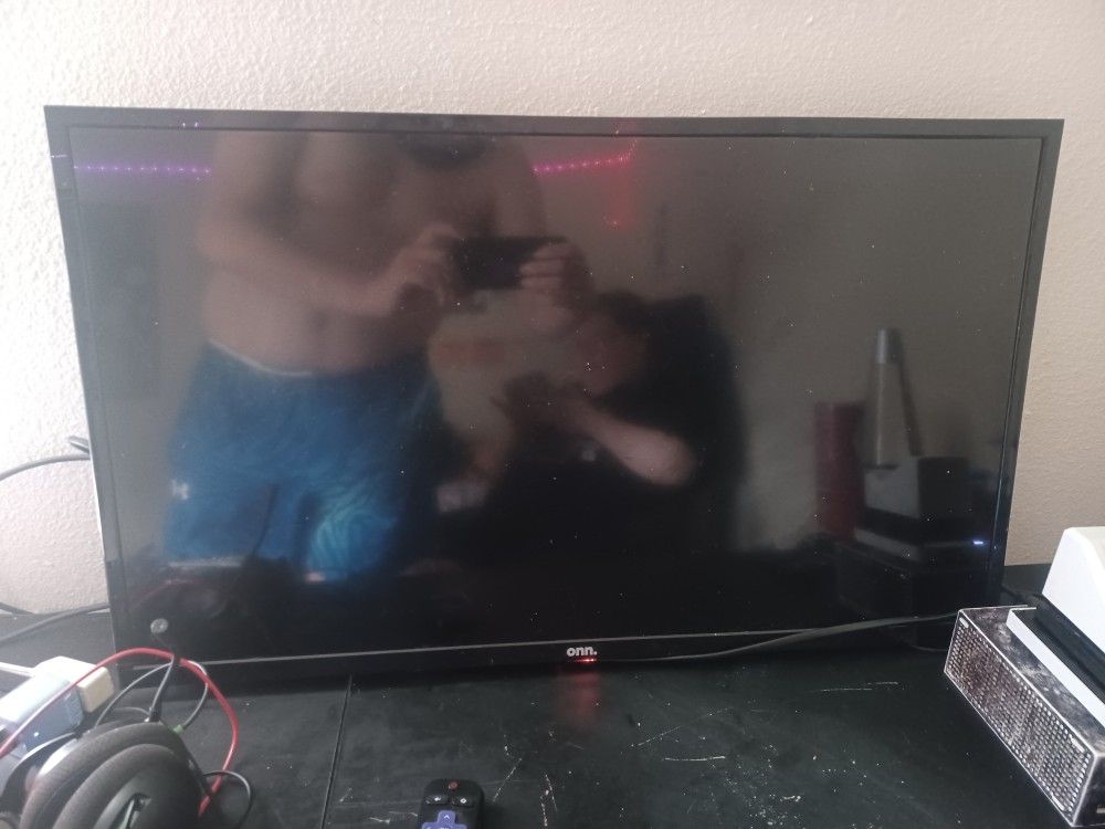 Onn. Roku Smart TV