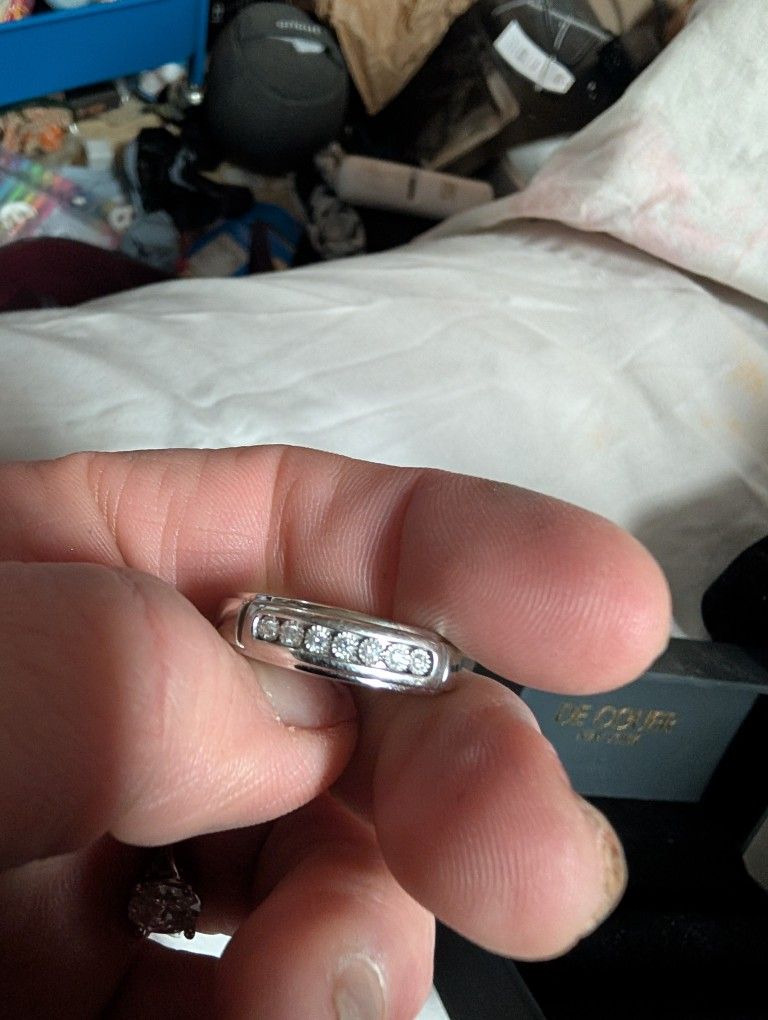 Men's wedding ring