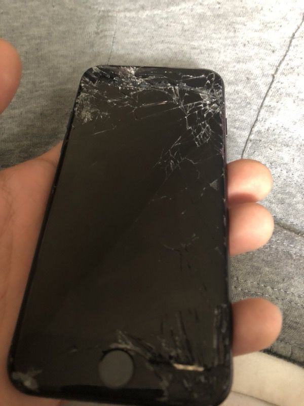 iPhone 7 cracked screen