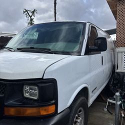 2007 Chevy Express 3500 Cargo Van 4.8”motor Malo No Prende.