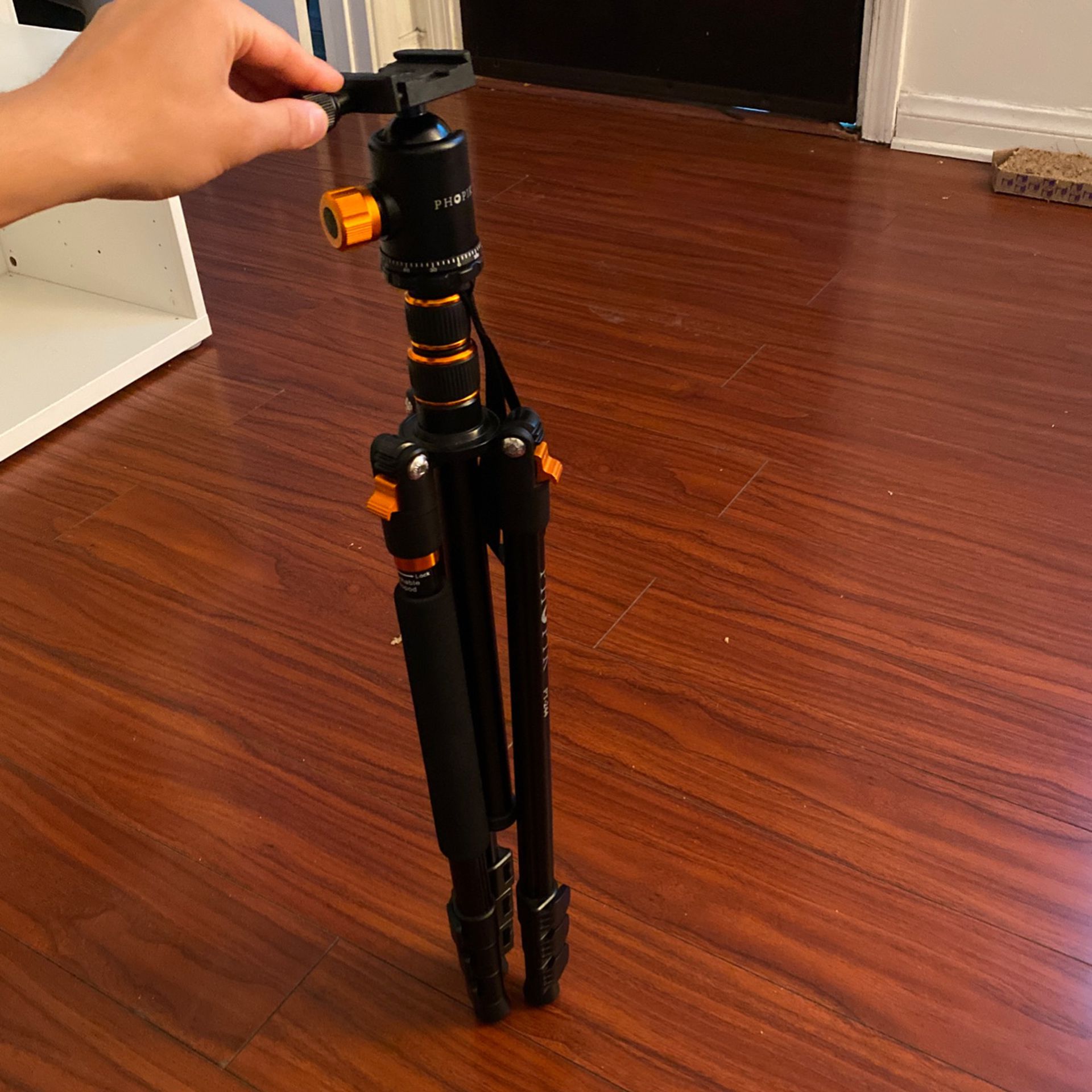 6ft Tripod (great condition)
