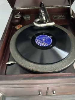 Victrola Talking Machine 1913
