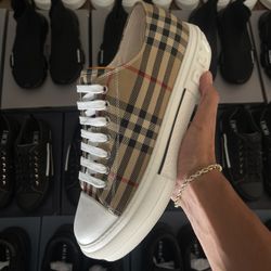 Burberry Men Shoes 