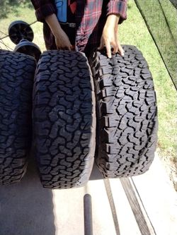 Chevrolet Tires L T265/70 R17 And Rims Black
