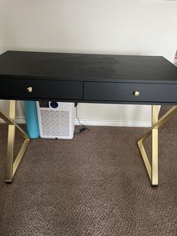 Desk with 2 drawers