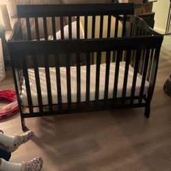 Black Crib / Toddler Bed